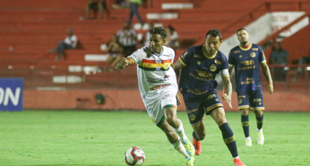 Sampaio faz jogo equilibrado, mas perde para o Náutico