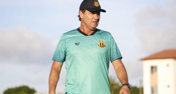 Sampaio mantém Brigatti como técnico para 2022