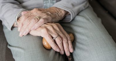 Alzheimer: entenda a doença que deve afetar 4 milhões de brasileiros nos próximos anos