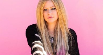Avril Lavigne lança novo single ‘Bite Me’