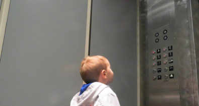 PL prevê proibição do uso de elevadores por crianças desacompanhadas