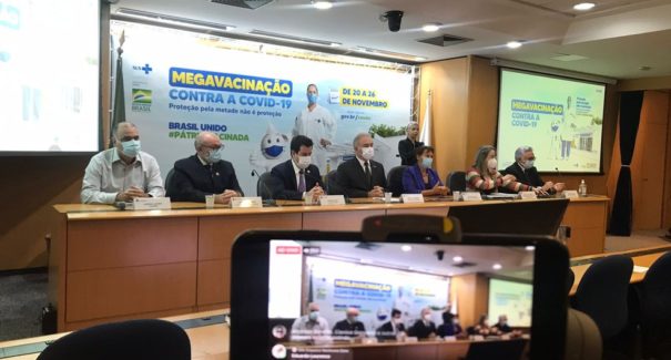 Intervalo da dose de reforço da vacina passa de seis para cinco meses