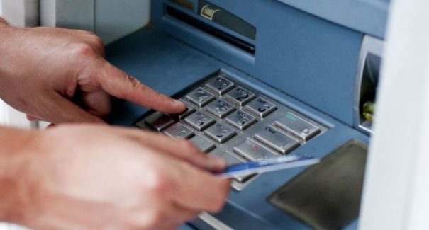 Duas pessoas são presas por tentarem receber mais de R$500 mil com uso de documentos falsos