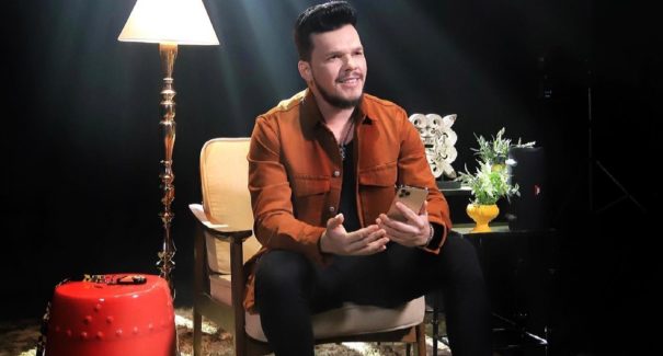 Cantor sertanejo Thiago Costa sofre acidente com moto aquática