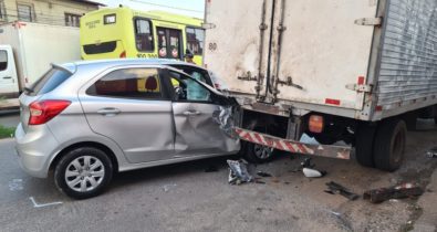 Motorista de carro perde o controle e bate em caminhão em avenida em São Luís