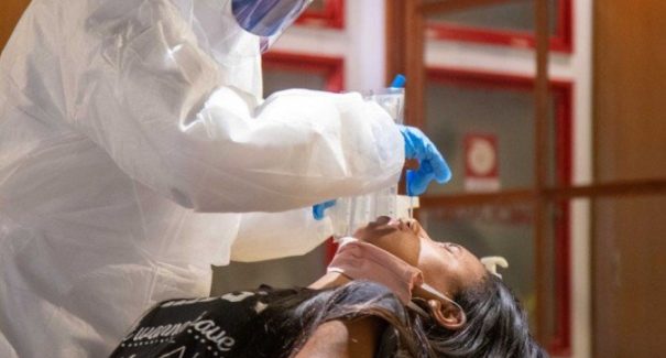 Covid-19: estudo indica que vírus ainda pode ser transmitido mesmo após quarentena