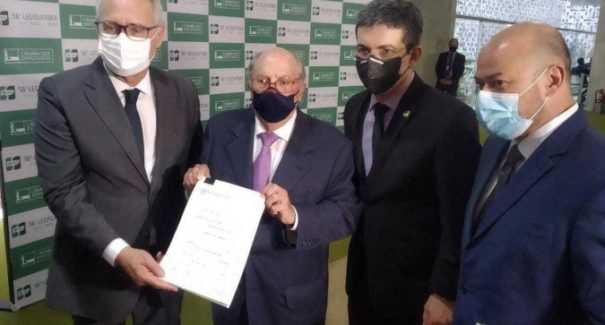 Juristas apresentam novo pedido de impeachment contra Bolsonaro com base na CPI