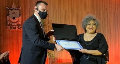 Alcione recebe Mérito Cultural 2021 pela PUC-RS