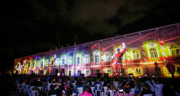 Tem início a programação natalina na Praça Dom Pedro II