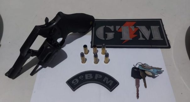 Dupla é presa em posse de arma de fogo na Avenida Kennedy
