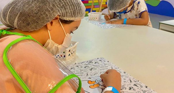 Fantástica Fábrica realiza oficinas de biscoitos natalinos e desperta a criatividade nas crianças