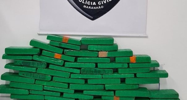 Guarda municipal é preso em flagrante transportando 54 kg de maconha em veículo