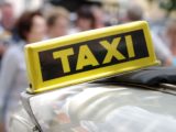 Taxista procura passageiro para devolver dinheiro pago a mais