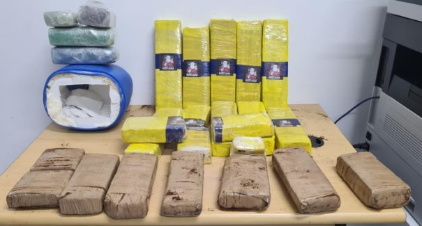 Trio é preso suspeito de transportar maconha
