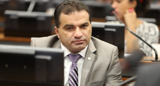 Deputados do PL que votaram com o governo receberam R$ 149 mi em emendas