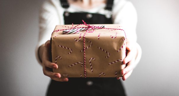 Veja como fazer sorteio de amigo secreto de forma remota