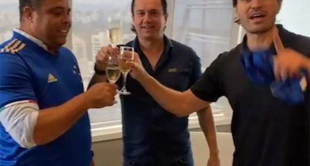 Ronaldo Fenômeno compra o Cruzeiro e se torna majoritário da SAF