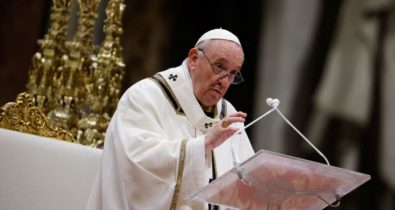 Olhe além das luzes e lembre-se dos pobres, diz Papa