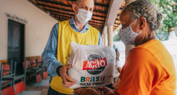Ação humanitária entrega mais de 1 milhão de cestas básicas em todo o Brasil