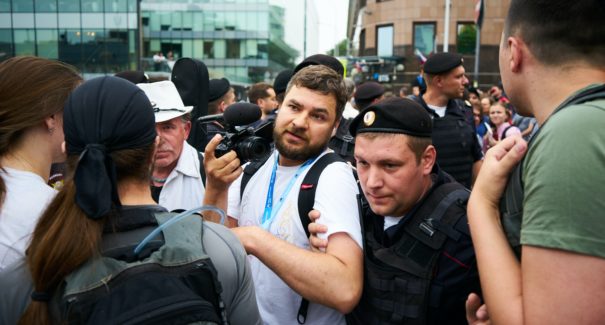 Relatório aponta que número de jornalistas presos em 2021 bate recorde