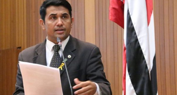 Deputado Wellington cobra reajuste a servidores estaduais na Assembleia