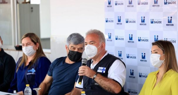 Covid-19: ministro da Saúde pede que se reforcem cuidados na vacinação