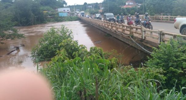 Ponte sobre o rio Grajaú pode ser interditada devido às fortes chuvas
