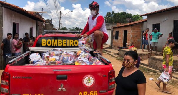 Volume do rio Tocantins reduz, mas bombeiros mantém operações na região