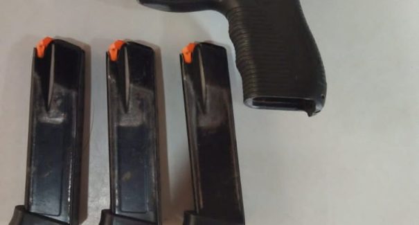 PM prende suspeito de envolvimento a roubo de arma de policial
