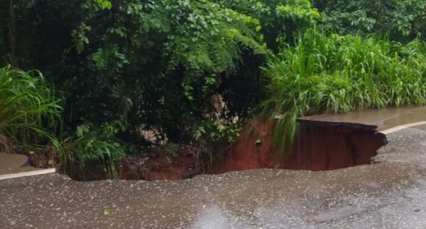 Erosão causa interdição em trecho da BR-010