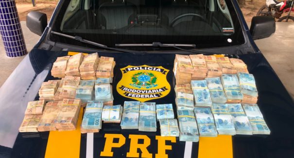 Mais de meio milhão de reais é apreendido na BR-316