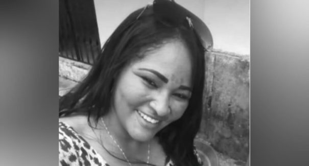 Mulher é morta a facadas ao tentar separar briga de casal