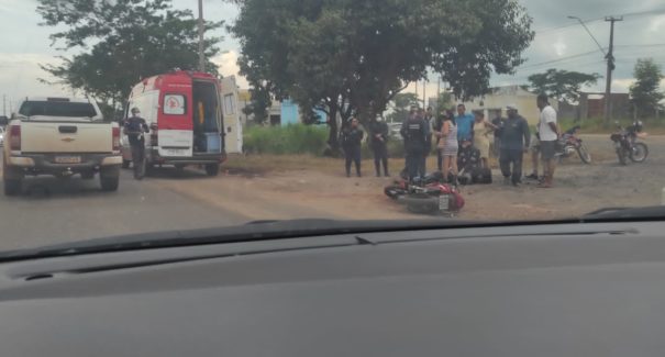Após tentar fazer ultrapassagem, motociclista colide em caminhão na BR-010
