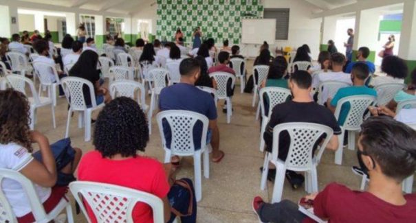 Escolas privadas adiam retorno das aulas
