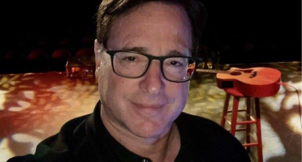 Morre Bob Saget, estrela de ‘Três é demais’, aos 65 anos