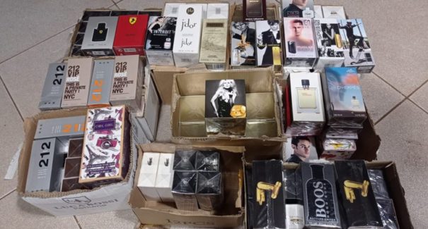 PRF apreende drogas e produtos contrabandeados na BR-010