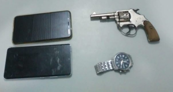 Homem é preso suspeito pelo crime de posse ilegal de arma de fogo