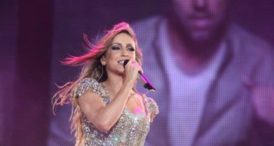 Claudia Leitte fica sem reação após fãs puxarem coro de “Fora Bolsonaro” em show