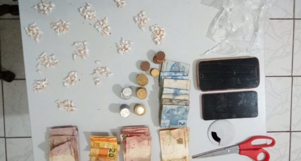 Mulher é presa suspeita pelo crime de tráfico de drogas