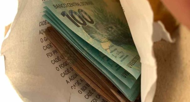 PF prende mulher suspeita de receber R$ 8 mil em notas falsas, pelos Correios