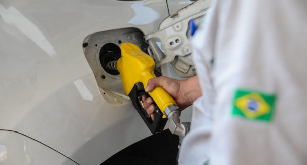 Troca de gasolina por etanol pode não ser vantajosa para o consumidor