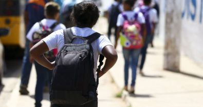Dicas para evitar que mochilas escolares prejudiquem a coluna de crianças e adolescentes