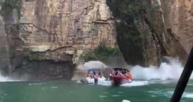 Deslizamento de pedras atinge embarcações com turistas em Minas Gerais