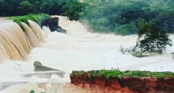 Com risco de rompimento de barragem, moradores deixam suas casas em MG