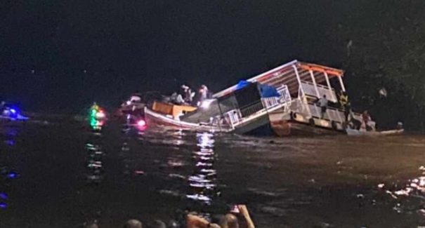 Embarcação afunda parcialmente durante festa com banda no rio Tocantins