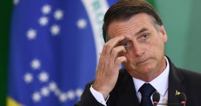 Bolsonaro avalia reajustar salários de todos os servidores em R$ 400