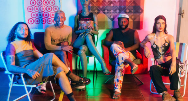 “Quatro Barra Cinco”: podcast aborda vivências, arte e produção