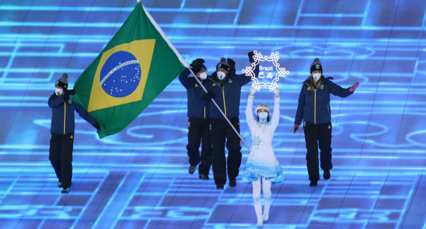 Jogos de Inverno começam em Pequim com anéis surgindo de bloco de gelo