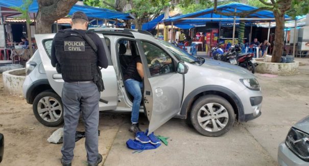 Três pessoas são presas suspeitas de roubar veículo na Ponta D’areia