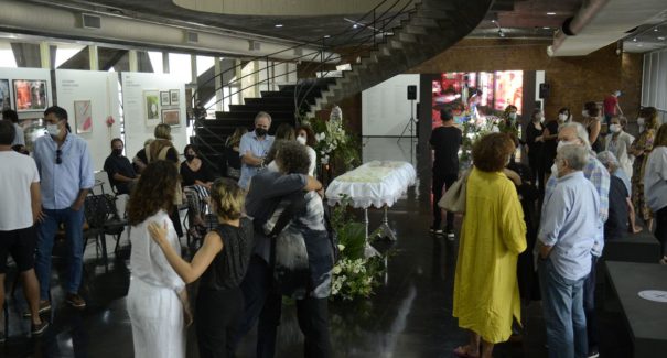 Atores e diretores de cinema se despedem de Arnaldo Jabor no Rio